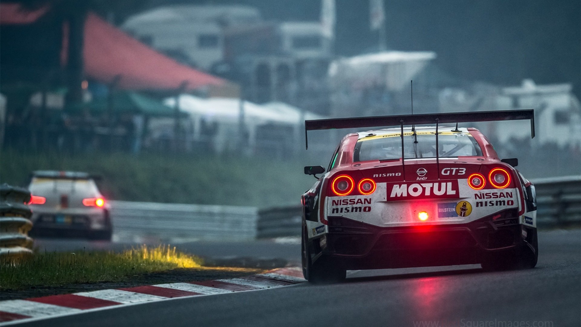 爱游戏app下载-冬季高山滑翔伞挑战，极速飞跃云端极限，山顶滑翔伞