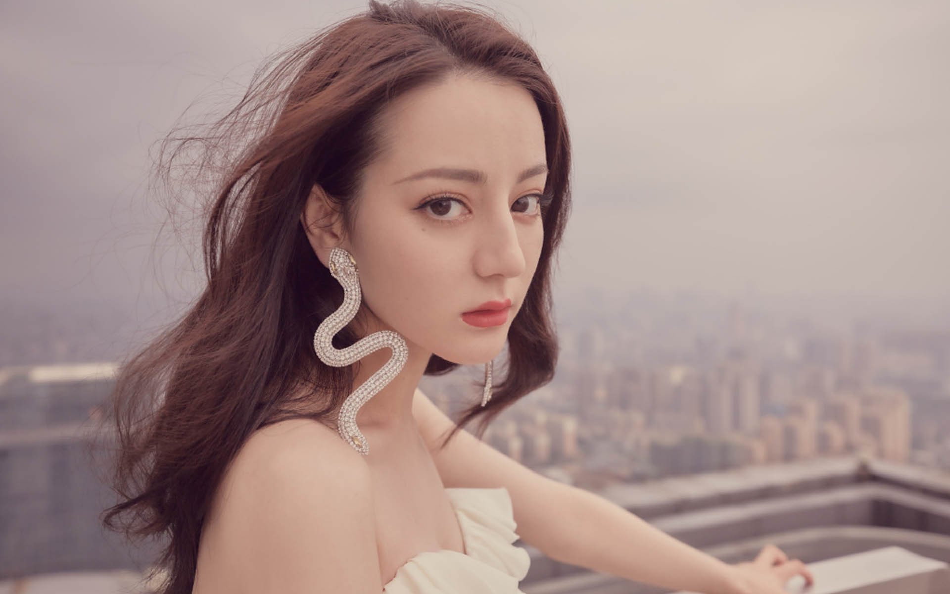 爱游戏 电竞-意甲：拉齐奥2-0完胜萨索洛，奥斯梅恩梅开二度，意甲ac拉齐奥