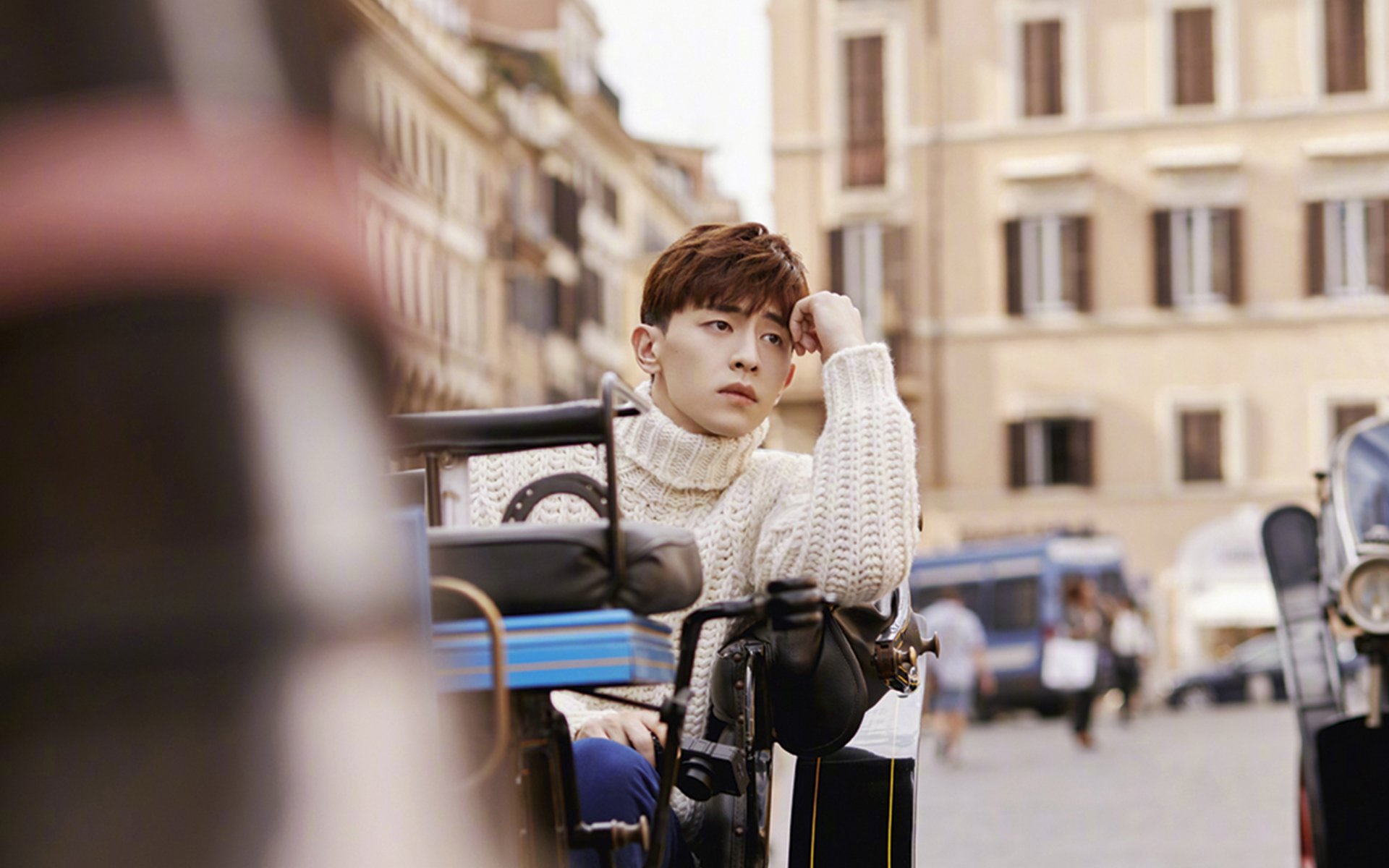 全球篮球烽火点燃：赛场明星璀璨绽放，篮球火了