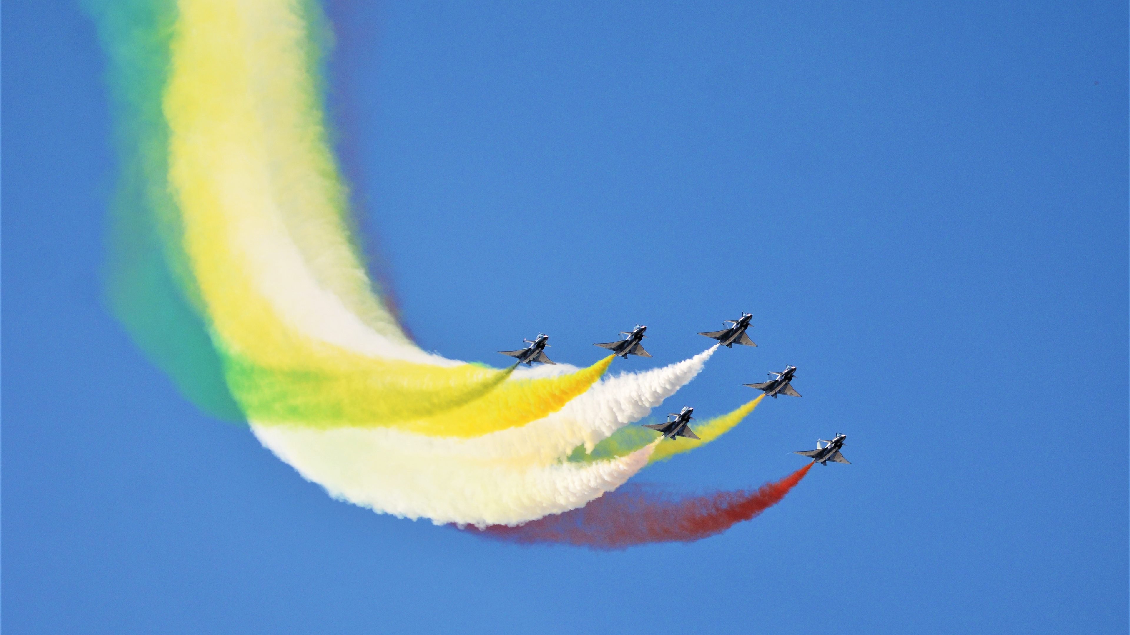 张伟丽强势晋级格斗冠军赛，张伟丽格斗比赛视频