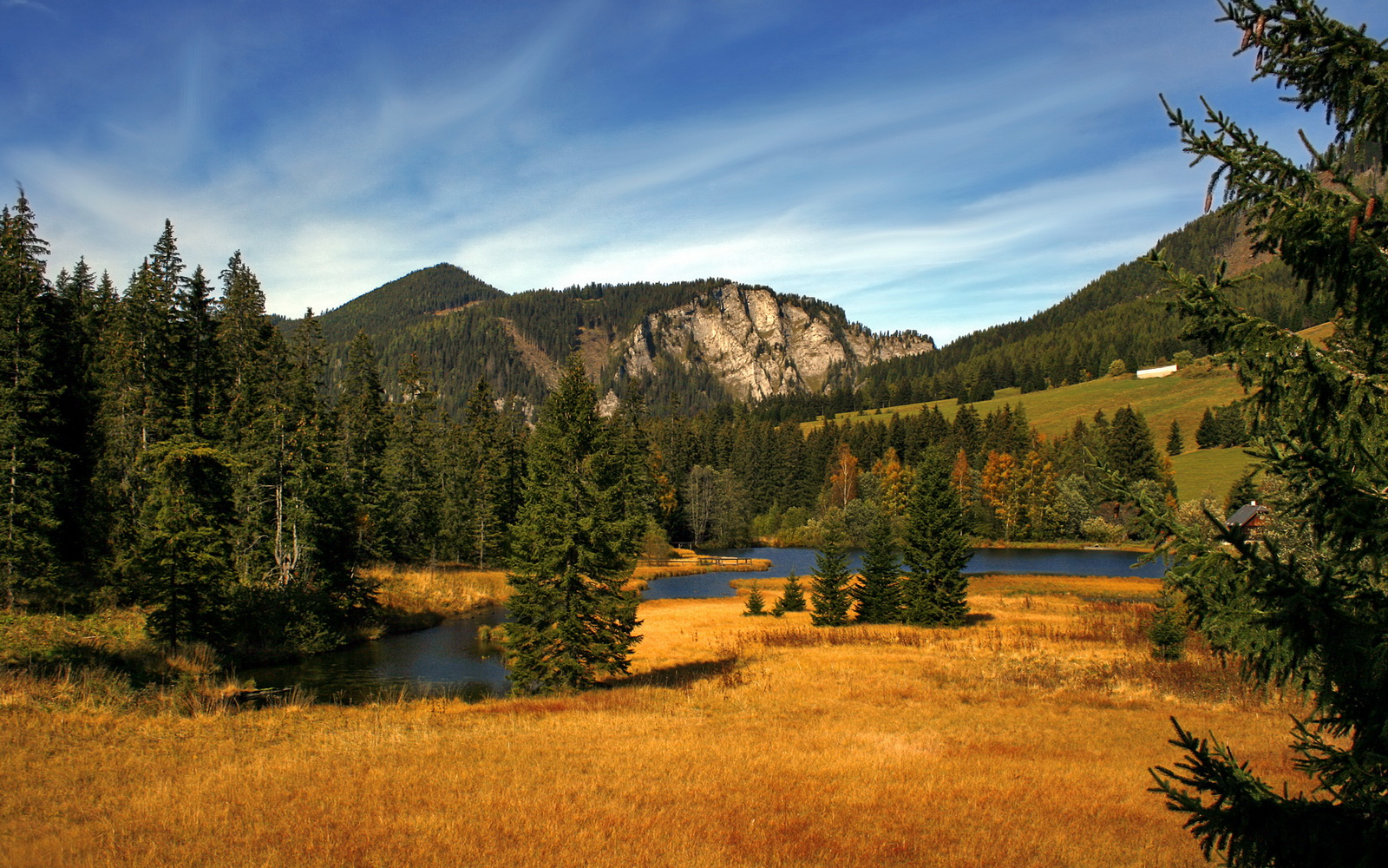 AYX GAMING-西甲至尊对决：进攻与防守的极致较量，西甲争冠分析